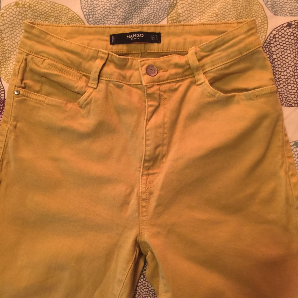 High rise Mango yellow jeans 👖
